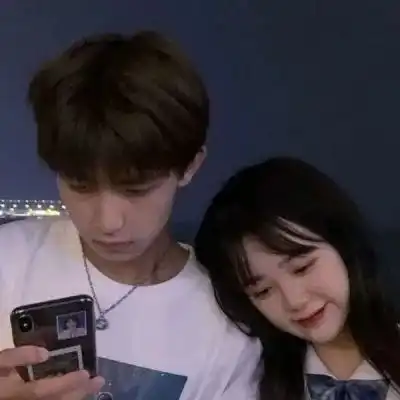  情侣头像向心动靠近