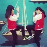 qq头像闺蜜一左一右带平和硕的