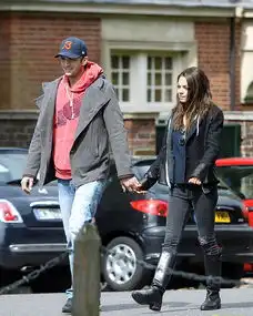  小情侣们约会忙,新婚couple如胶似漆海报网最新欧美明星情侣街拍合辑5月10日5月23日