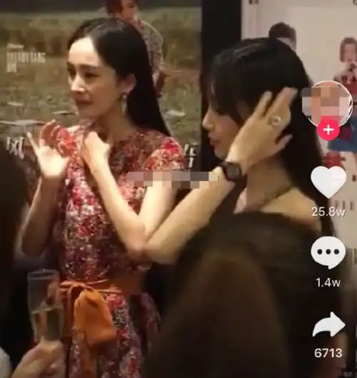 唐嫣和杨幂是塑料姐妹情坐实同框出活动全程零交流