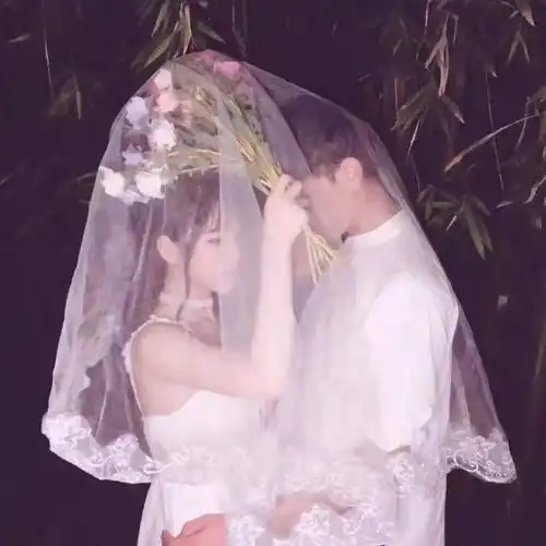  校服到婚纱朋友圈句子文案