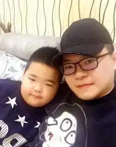  凭乡村爱情走红,小小年纪年赚钱养活一家,如今长大成这样