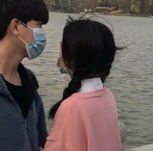  情侣头像日出之美便在于它脱胎于最深的黑暗