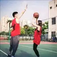  篮球情侣照片一人一张
