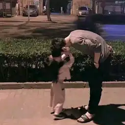  这情侣头像也太甜了吧牵了手就一定要走下去哦