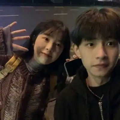  快手超火情侣头像真人一人一半2021如约而至不言而喻来日可期