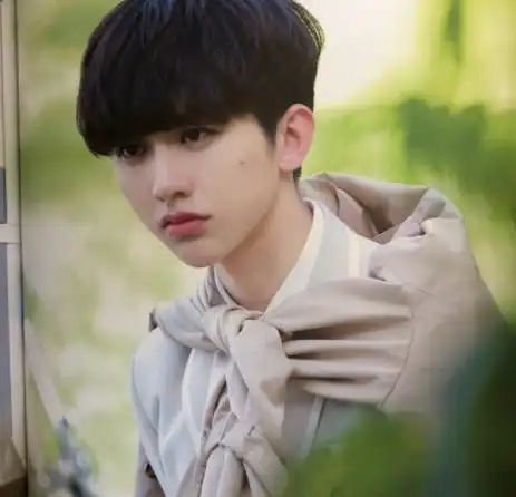  蔡徐坤在我才不会被女孩子欺负呢18岁剧照,超级萌