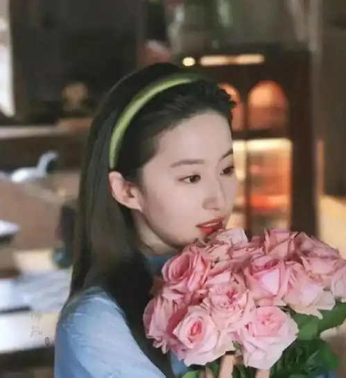  6月6日,刘亦菲被爆大瓜,成为内娱泥石流,网友自暴自弃了