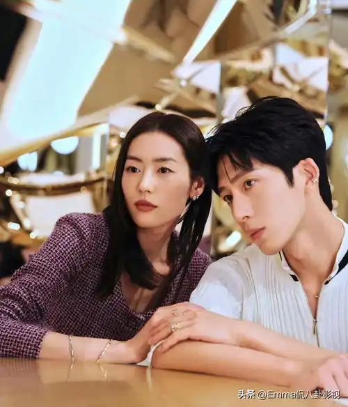  刘雯井柏然同框罕见秀恩爱,双手紧握甜度超标,真情侣也太好磕了