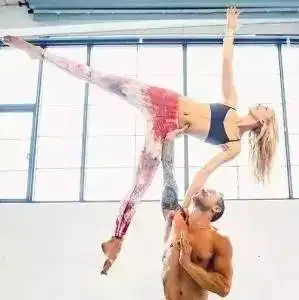  这位性感到没朋友的瑜伽男神,终于让我找到你