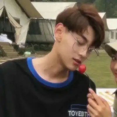  一对两张个性情头.不需要爱情但qq情侣头像我要个性网