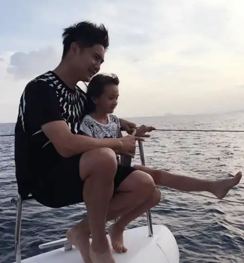  12岁的森碟整容式长大,五官撞脸关晓彤,少女身材太明显