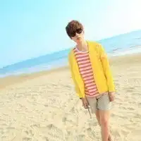  带文字情侣头像你的嘴角微微上翘性感得无可救药