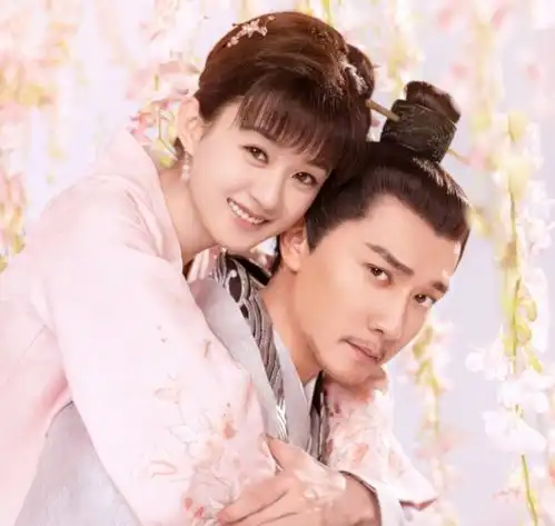  冯绍峰赵丽颖婚后首同框秀恩爱,手持烟花相互依偎,力破不和传闻