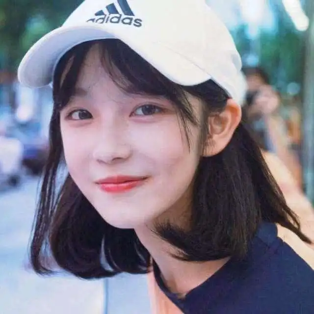  大学生崇拜从校服到婚纱的情侣,那是你没有一个开明的妈