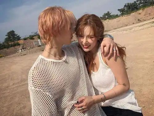  泫雅男友公开告白你是我最后一任女友,其他男人没机会了