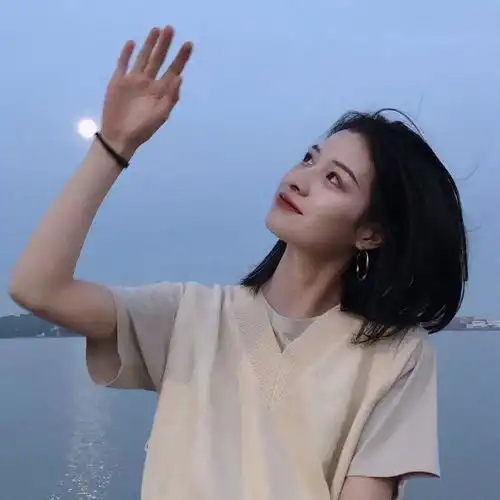  女生头像我对这人间,也爱也怀疑