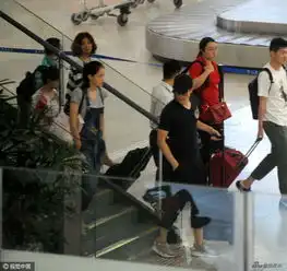  组图刘翔与吴莎穿情侣鞋抵沪眼神不离女友