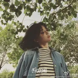  袁姗姗不仅有马甲线a4腰,看人家的穿搭学穿衣