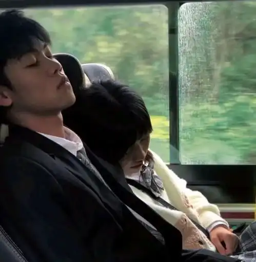  0602情侣头像不被情绪裹挟是更高级的自由