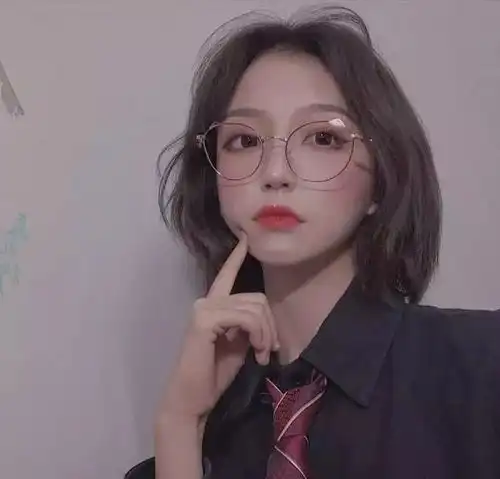  小哥哥小姐姐头像