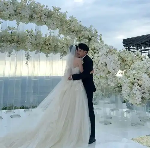  潘玮柏斥巨资办婚礼,酒店一晚4万,婚纱50万,3岁女儿担任花童