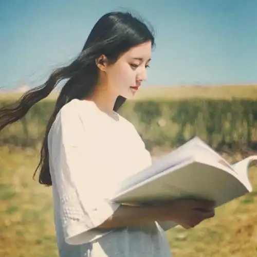  心理学聪明的女人喜欢上男人后,维系感情的方式,不是频繁联系