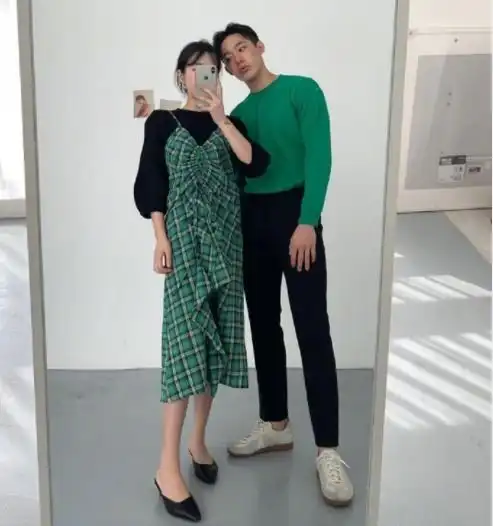  还在穿一模一样的情侣装太老套没意思了,穿不同才是潮流新趋势