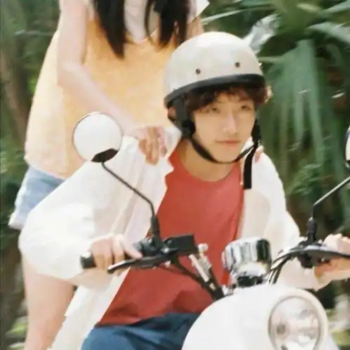  头像丨今天头好疼一定是有人正在榨取我的智慧