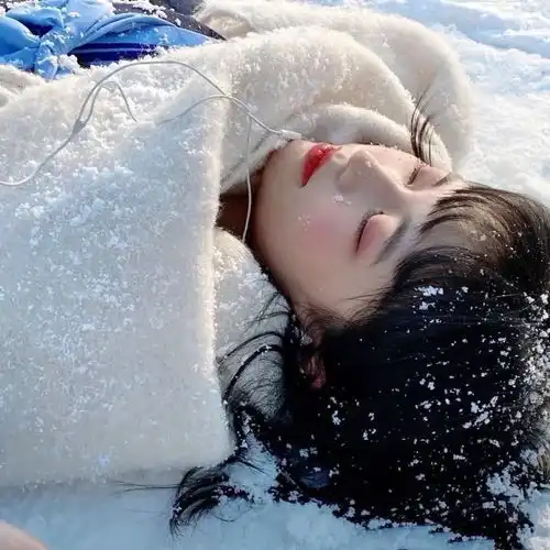  女生头像你在的地方也下雪了吗