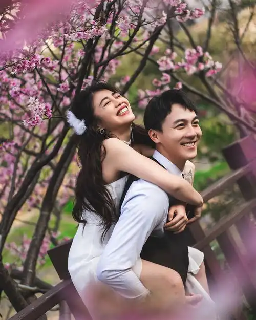 组图安迪爱女林吟蔚无预警爆喜讯称该公开了原来是闺蜜婚纱