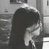  孤单黑白女生背影头像微信头像图片大全