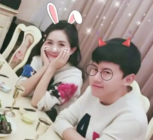  品牌方疑证实谢娜去国外生二胎,老公张杰和双胞胎女儿陪在身边