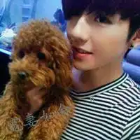  占半张情侣头像看你牵着她,走得如此潇洒