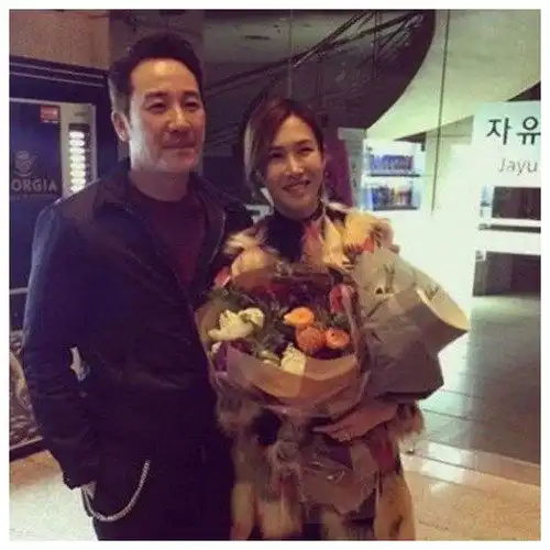  严泰雄晒亲子照为回归铺路婚内出轨被冷藏5年曾与李宝英饰情侣