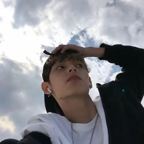  真人男头没错,是潮男