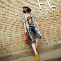  找一个酷一点的女生头像也不用吸烟什么的就是有一点酷酷的感觉不要看见全部的脸