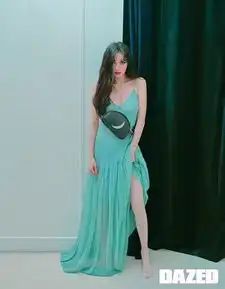  金泫雅造型百变再次脱缰秀恩爱,可男友却一脸敷衍