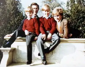  图说圣诞卡揭查尔斯王子一生情路