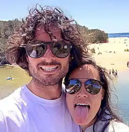  情侣森林旅游惨遇食人族男子被扒光衣服女子遭轮奸组图