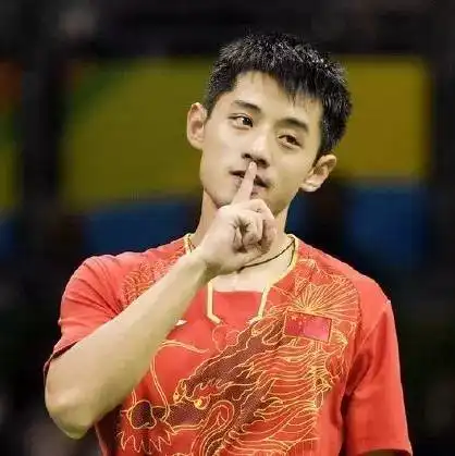  这个胖子不懂球