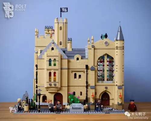  购买乐高71043霍格沃茨城堡的新理由boltbuilds把这款套装居然套内moc成了一栋哥特式大学街景