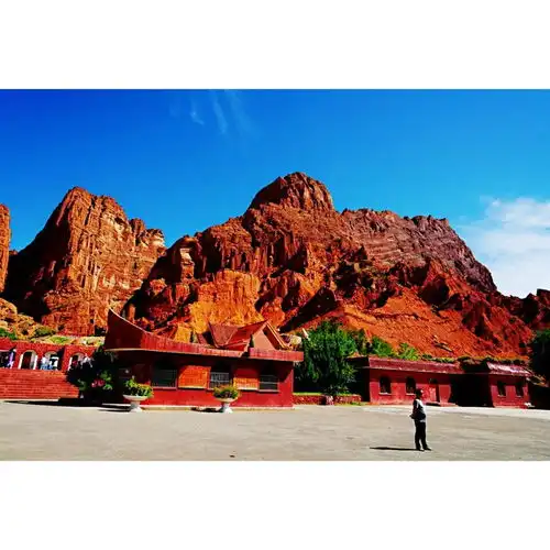  漫游新疆库车神秘大峡谷