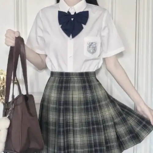  有没有那种穿jk的女头像