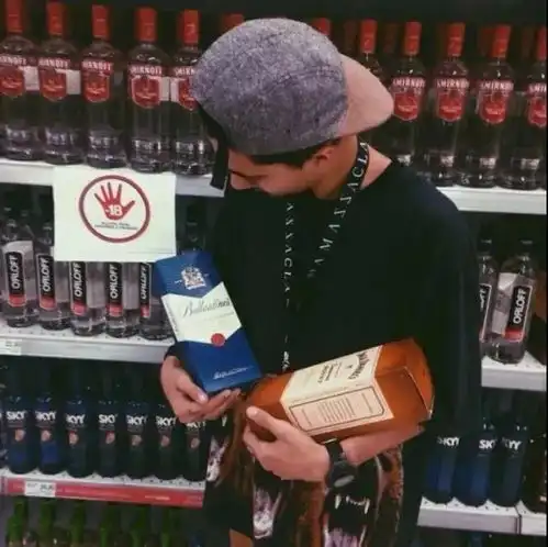  每日头像你在我心里,如同满月住在夜空