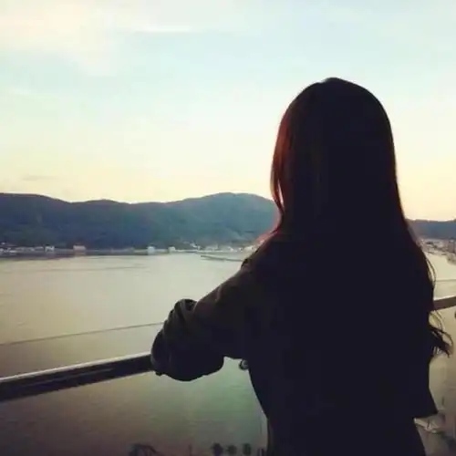  2019年,江苏一母亲抄铁棍暴打闺女被刑拘,母亲她30岁还没嫁人