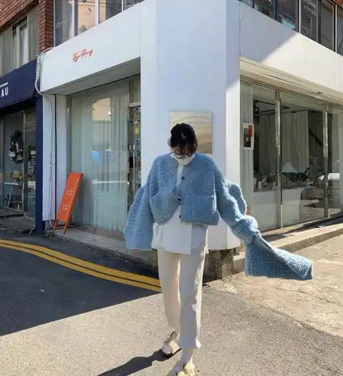  春日慵懒风清纯又迷人,几件单品就能穿出法式风格,简单又有美感