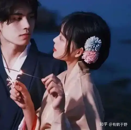  有没有性感不失高级的情侣头像