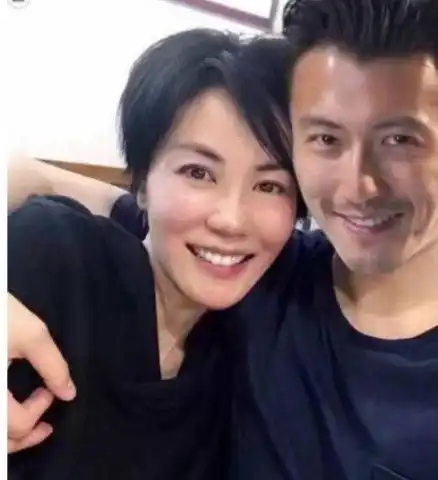  谢霆锋将王菲头像纹在身上,看到儿子画的画后,网友有点心酸