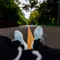  这次的冰蓝上脚是真美如画yeezy350v2cloudwhite你期待吗